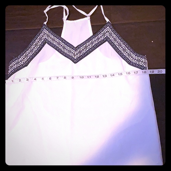 White tank top embroidered fabric detail medium - Picture 5 of 6